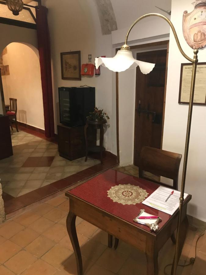 Le Prigioni Del Palazzo B&B ซอรา ภายนอก รูปภาพ