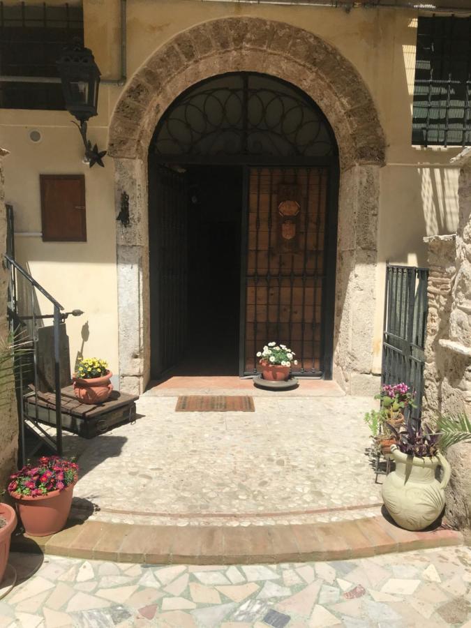 Le Prigioni Del Palazzo B&B ซอรา ภายนอก รูปภาพ