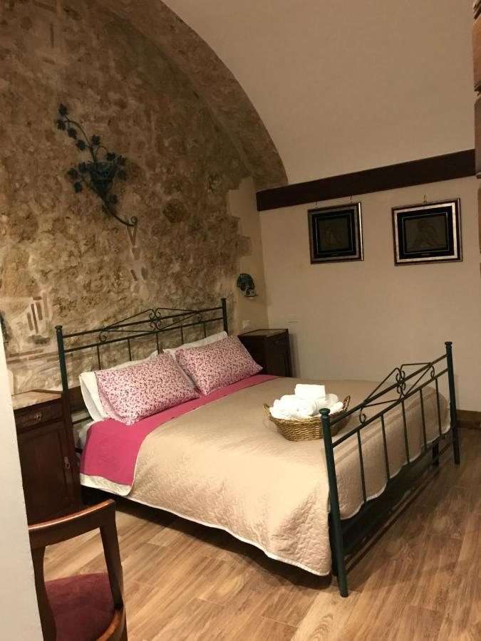 Le Prigioni Del Palazzo B&B ซอรา ภายนอก รูปภาพ