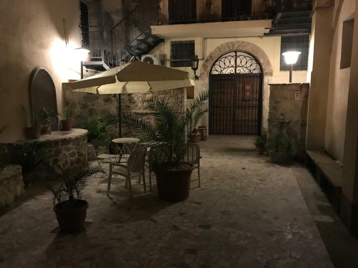 Le Prigioni Del Palazzo B&B ซอรา ภายนอก รูปภาพ
