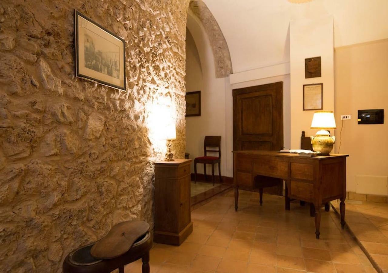 Le Prigioni Del Palazzo B&B ซอรา ภายนอก รูปภาพ